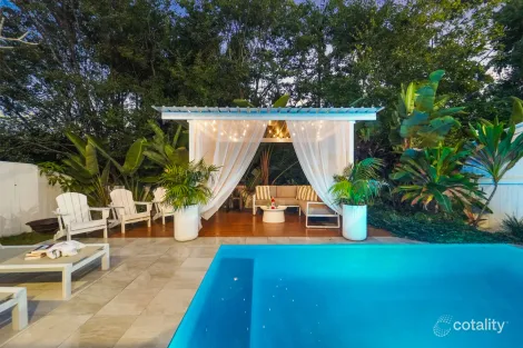 8 Buckland Rd, Everton Hills, QLD 4053