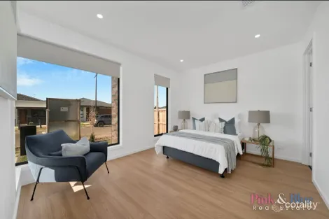 62 Clay Cres, Rockbank, VIC 3335