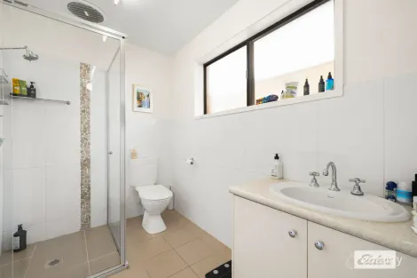 Property photo of 1/1 Skipton Court Wodonga VIC 3690