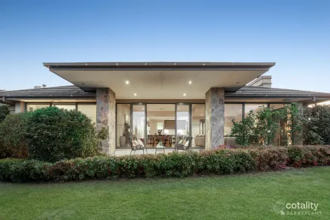 8 Carnoustie Lane, Chirnside Park, VIC 3116