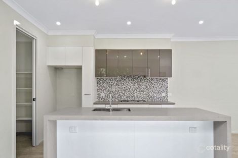 Property photo of 2/11 Noble Street Newtown VIC 3220