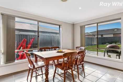 Property photo of 20 Chestnut Chase Pakenham VIC 3810