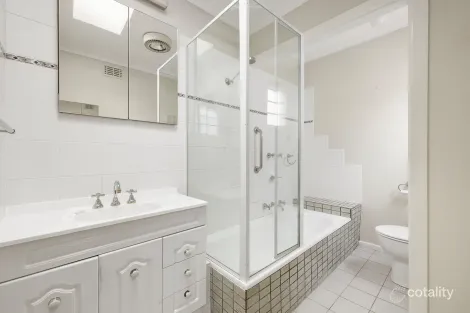Property photo of 37 Highbury Grove Prahran VIC 3181