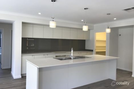Property photo of 43 Warmbrunn Crescent Berwick VIC 3806