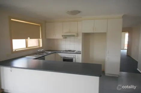 Property photo of 10 Carboni Crescent Lynbrook VIC 3975