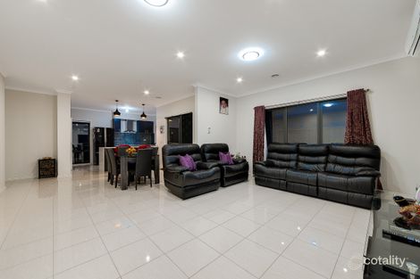 Property photo of 11 Eminence Drive Cranbourne West VIC 3977