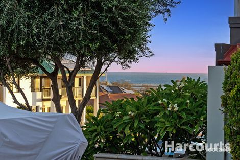 Property photo of 21 Resolute Way Ocean Reef WA 6027