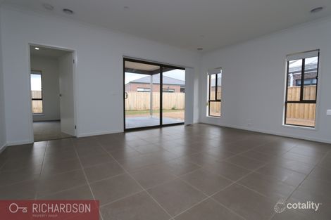 Property photo of 20 Biscotti Crescent Manor Lakes VIC 3024