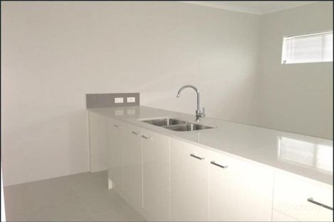 16/99 Lowanna Way, Armadale, WA 6112