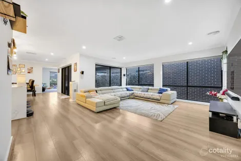 Property photo of 62 Basildon Crescent Strathtulloh VIC 3338