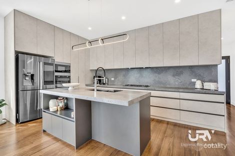 Property photo of 18 Bowenia Avenue Craigieburn VIC 3064