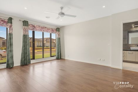 Property photo of 13 Papas View Wyndham Vale VIC 3024