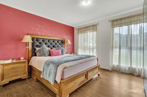 Property photo of 5 Stranraer Close Greenvale VIC 3059