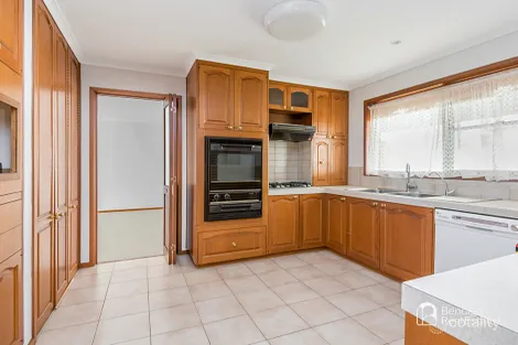 Property photo of 6 Mockridge Drive Kangaroo Flat VIC 3555