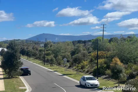 Property photo of 37 Cotton Circuit Gisborne VIC 3437