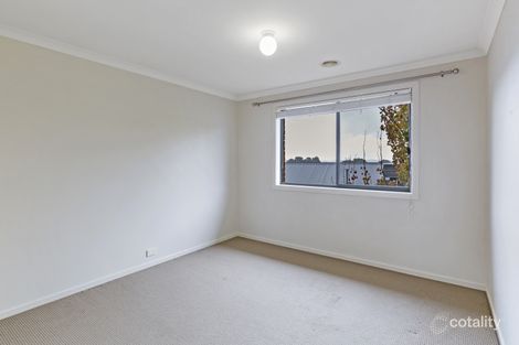 Property photo of 7 Tununga Circuit Kangaroo Flat VIC 3555
