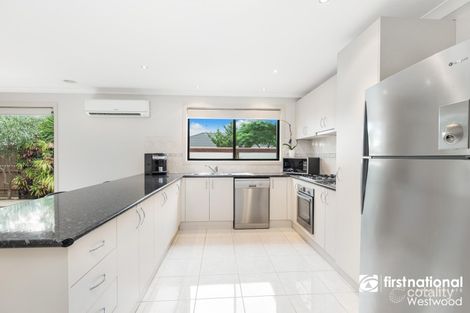 Property photo of 10 Chrysalis Avenue Tarneit VIC 3029
