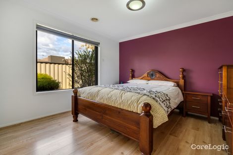 Property photo of 14 Brushwood Circuit Roxburgh Park VIC 3064