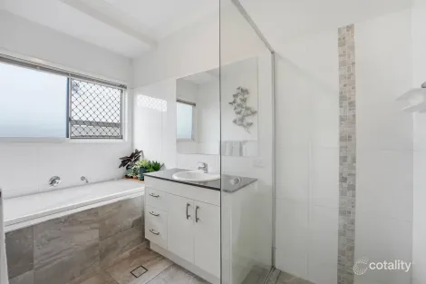 Property photo of 21 Kangaroo Crescent Springfield Lakes QLD 4300