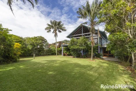 11 HONEYSUCKLE ST, BROOMS HEAD, NSW 2463