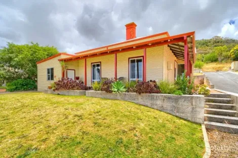 64 Festing St, Mount Melville, WA 6330