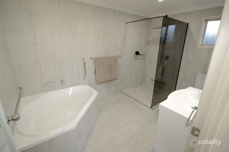 Property photo of 38 Nielson Avenue Burnett Heads QLD 4670