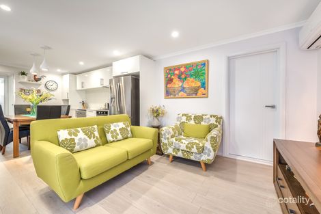 Property photo of 1/8 Nankeen Avenue Paradise Point QLD 4216