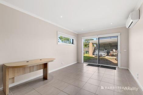Property photo of 10 Courthouse Walk Doreen VIC 3754
