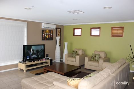 Property photo of 23 Chelsworth Loop Craigieburn VIC 3064