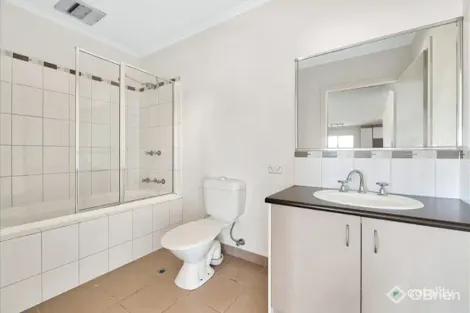 Property photo of 2/25 Lats Avenue Carrum Downs VIC 3201