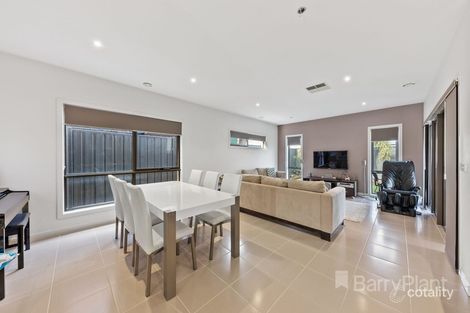 Property photo of 11 Creekview Place Caroline Springs VIC 3023