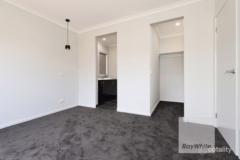 11 Separation St, Mickleham, VIC 3064