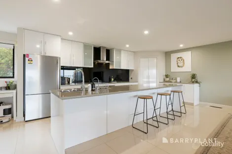 Property photo of 4 Crest Drive Rosebud VIC 3939