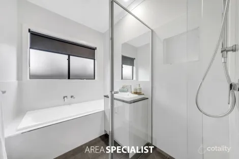 Property photo of 3 Revelstoke Crescent Pakenham VIC 3810