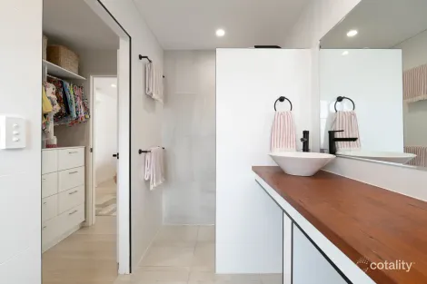 Property photo of 16 Frank Street Scarborough QLD 4020