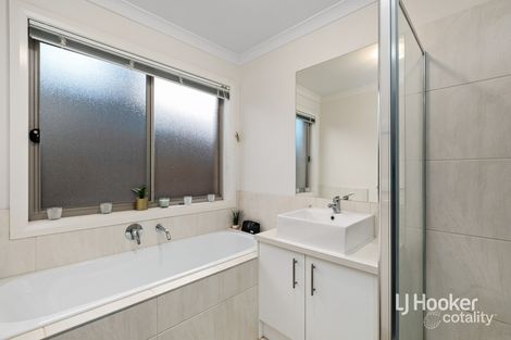 Property photo of 62 Toolern Waters Drive Weir Views VIC 3338