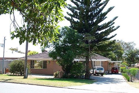 1a Birdwood Crcs E, Bicton, WA 6157