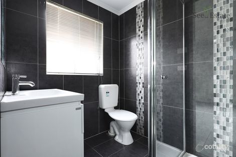 Property photo of 25 Aquila Grove Roxburgh Park VIC 3064