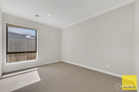 Property photo of 37 Keira Circuit Werribee VIC 3030