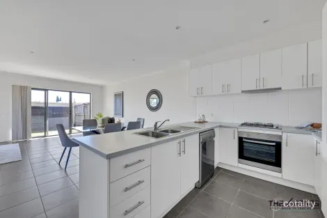 Property photo of 8 Bianca Boulevard Tarneit VIC 3029