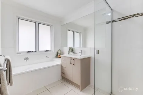 Property photo of 23 Grevillea Place Bridgeman Downs QLD 4035