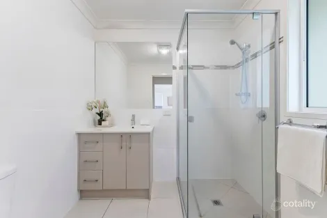 Property photo of 23 Grevillea Place Bridgeman Downs QLD 4035