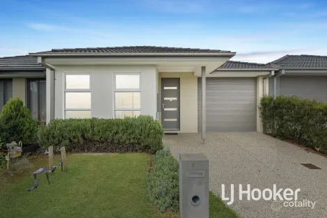 10 Diplomat Cres, Cranbourne South, VIC 3977