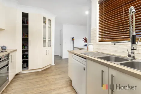 Property photo of 39 Mayfield Circuit Albion Park NSW 2527