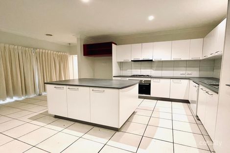 Property photo of 5 Crestview Close Roxburgh Park VIC 3064