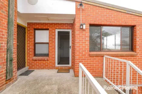 Property photo of 2/237 Russell Street Bathurst NSW 2795