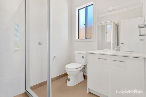 Property photo of 19 Wheatley Avenue Roxburgh Park VIC 3064