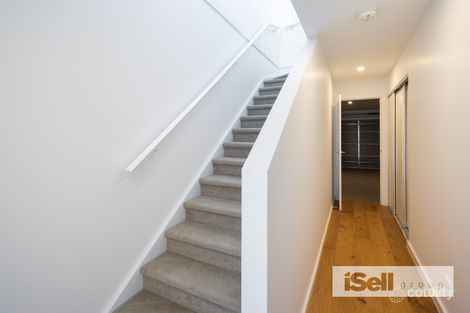 Property photo of 42 Hardy Loop Keysborough VIC 3173