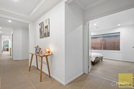 Property photo of 8 Tallgrass Avenue Truganina VIC 3029