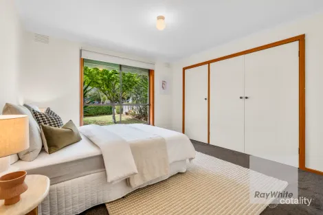 Property photo of 4 Porter Court Mill Park VIC 3082